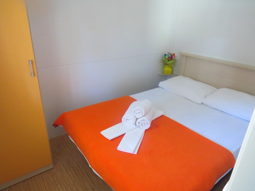Camping Mia Bungalow & Mobile Home Biograd Na Moru Bilik gambar