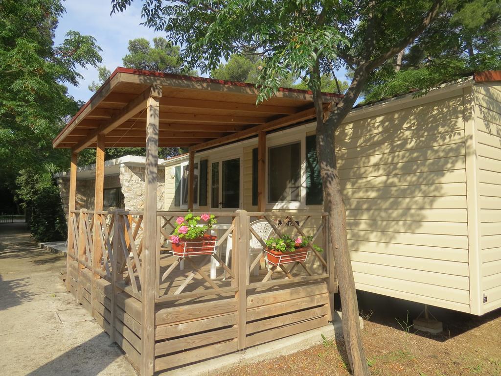 Camping Mia Bungalow & Mobile Home Biograd Na Moru Bilik gambar